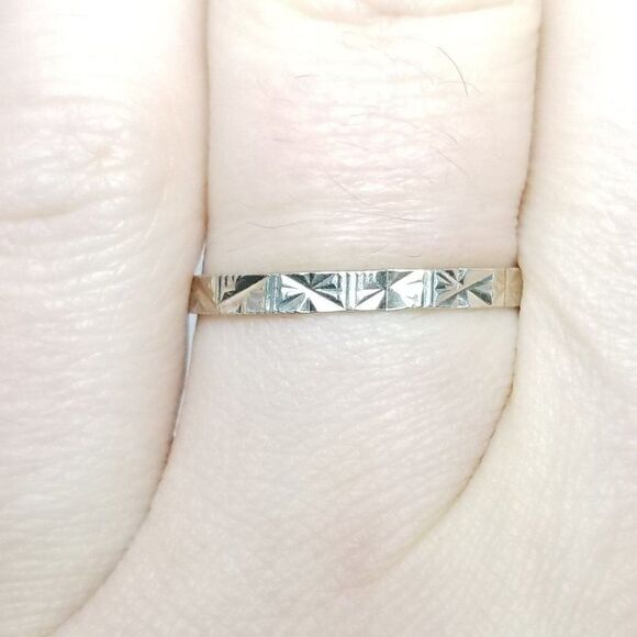 Vintage Sterling Silver Radiant Pattern Band, Size 8 Ring, Minimal Stacking - Picture 4 of 7